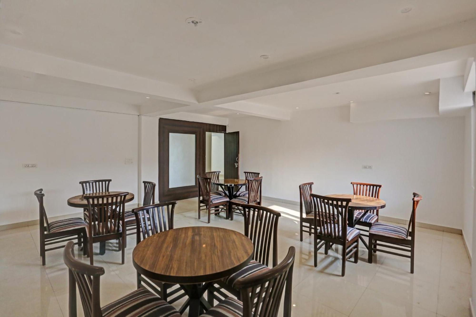 Hotel O The Grand Palm Gurgaon Esterno foto