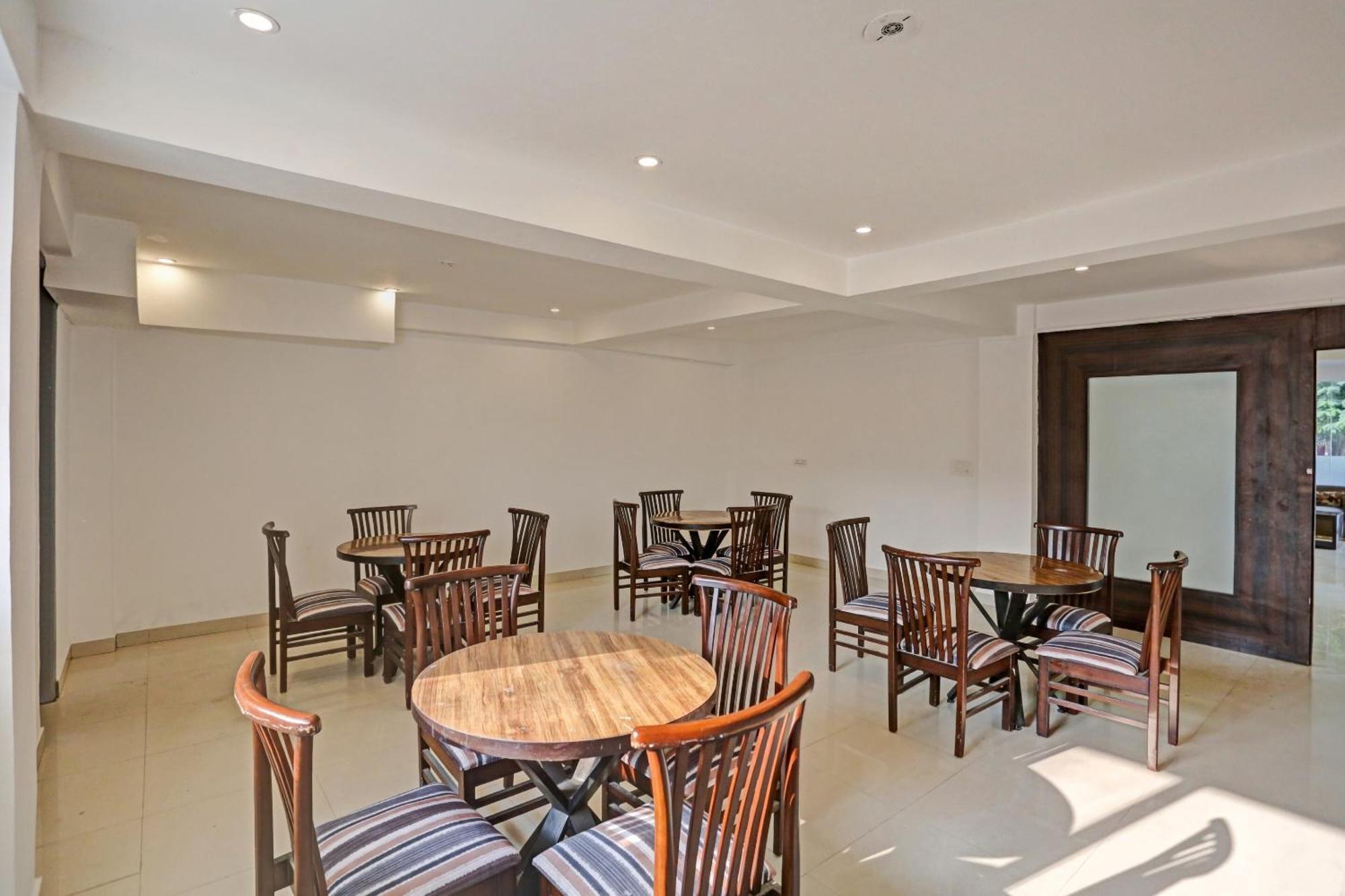 Hotel O The Grand Palm Gurgaon Esterno foto